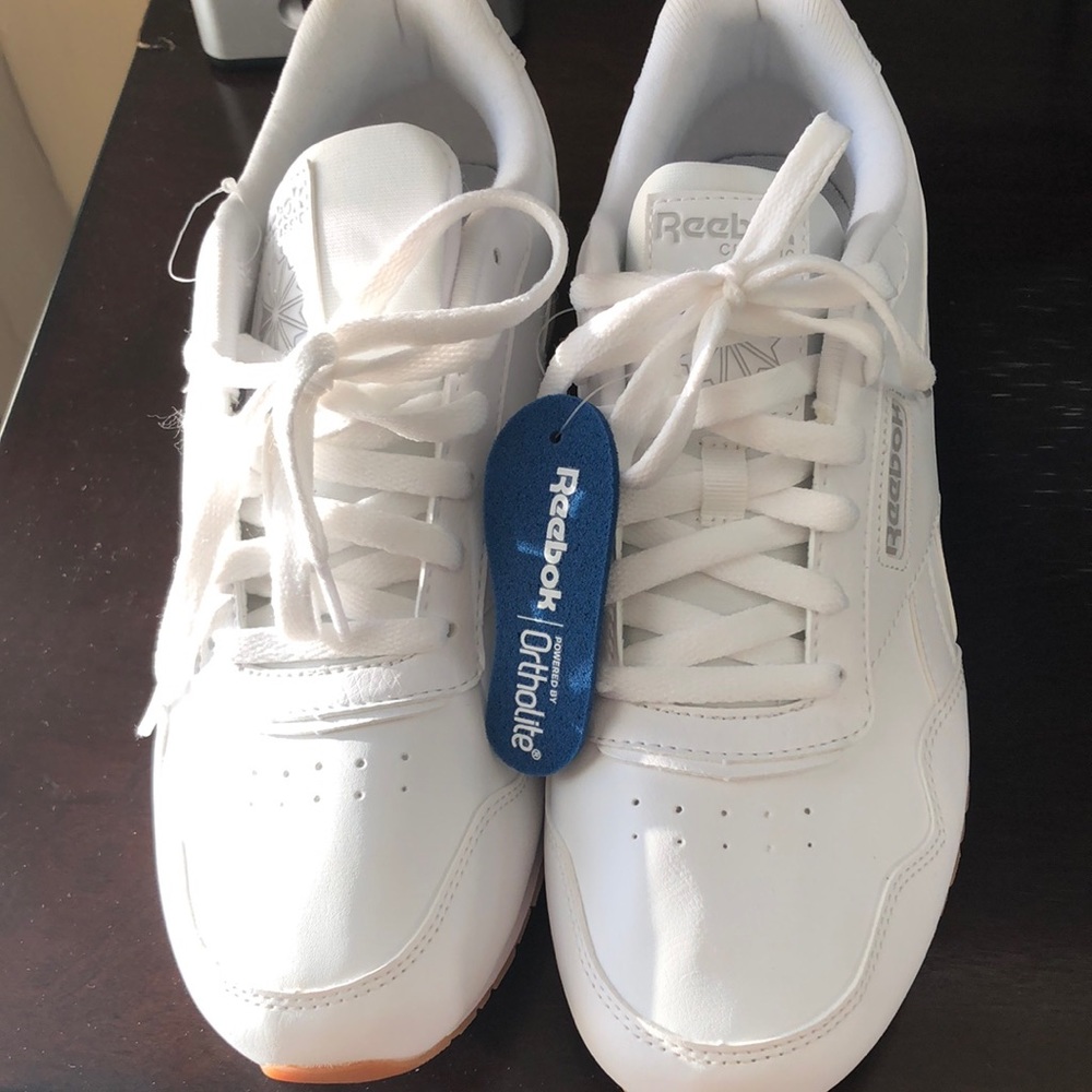 Beautiful white Reebok unisex sneakers